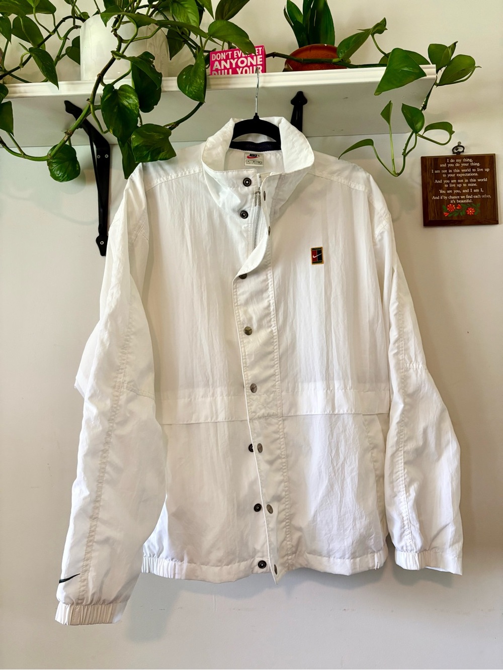 Nike White Men's Windbreaker Jacket with Subtle Logo